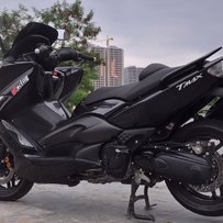 广东梅州34900出售11年原板原漆TMAX500和电启动cb400ss棍王